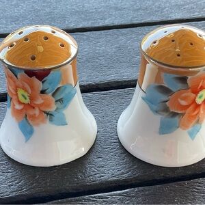 Noritake Vintage Salt & Pepper Shakers hand painted flowers made in Japan.Pretty